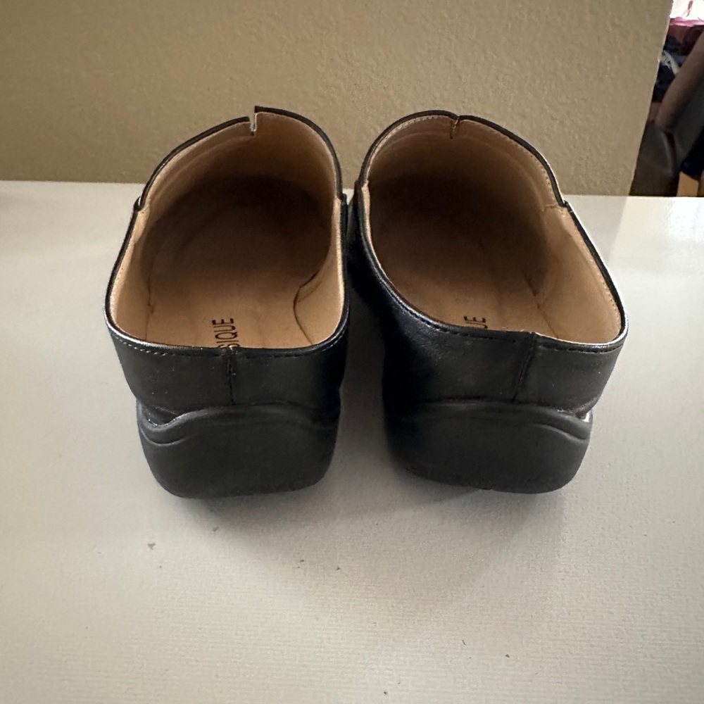 Classique Comfort Mule - Picture 10 of 11